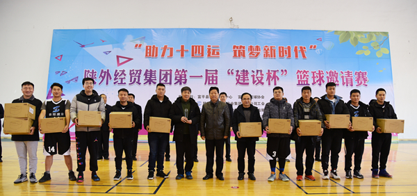 11中共富平縣委常委、政法委書記杜銀虎為第二名獲獎隊頒獎_副本.jpg
